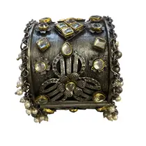 Bracelete com Espelhos Pérolas e Guizos