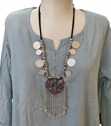 Colar Boho Pingente e Moedas