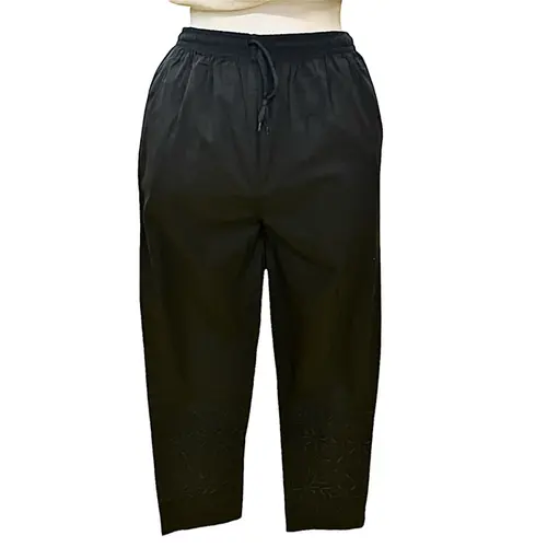 Calça com Elastano Bordada na Barra